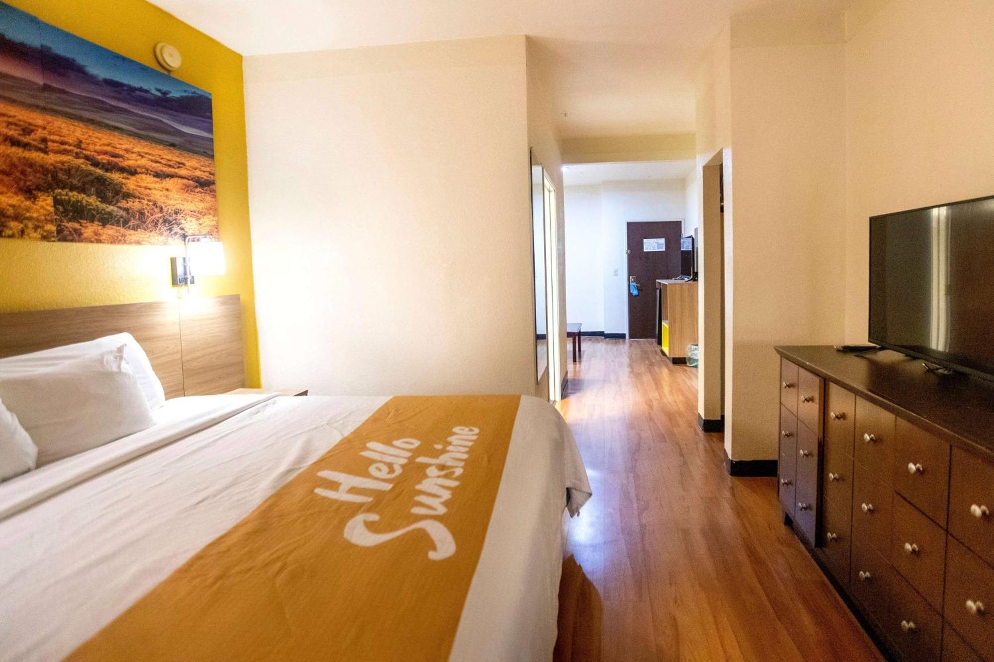 Days Inn & Suites By Wyndham Houston North/Aldine Exteriér fotografie