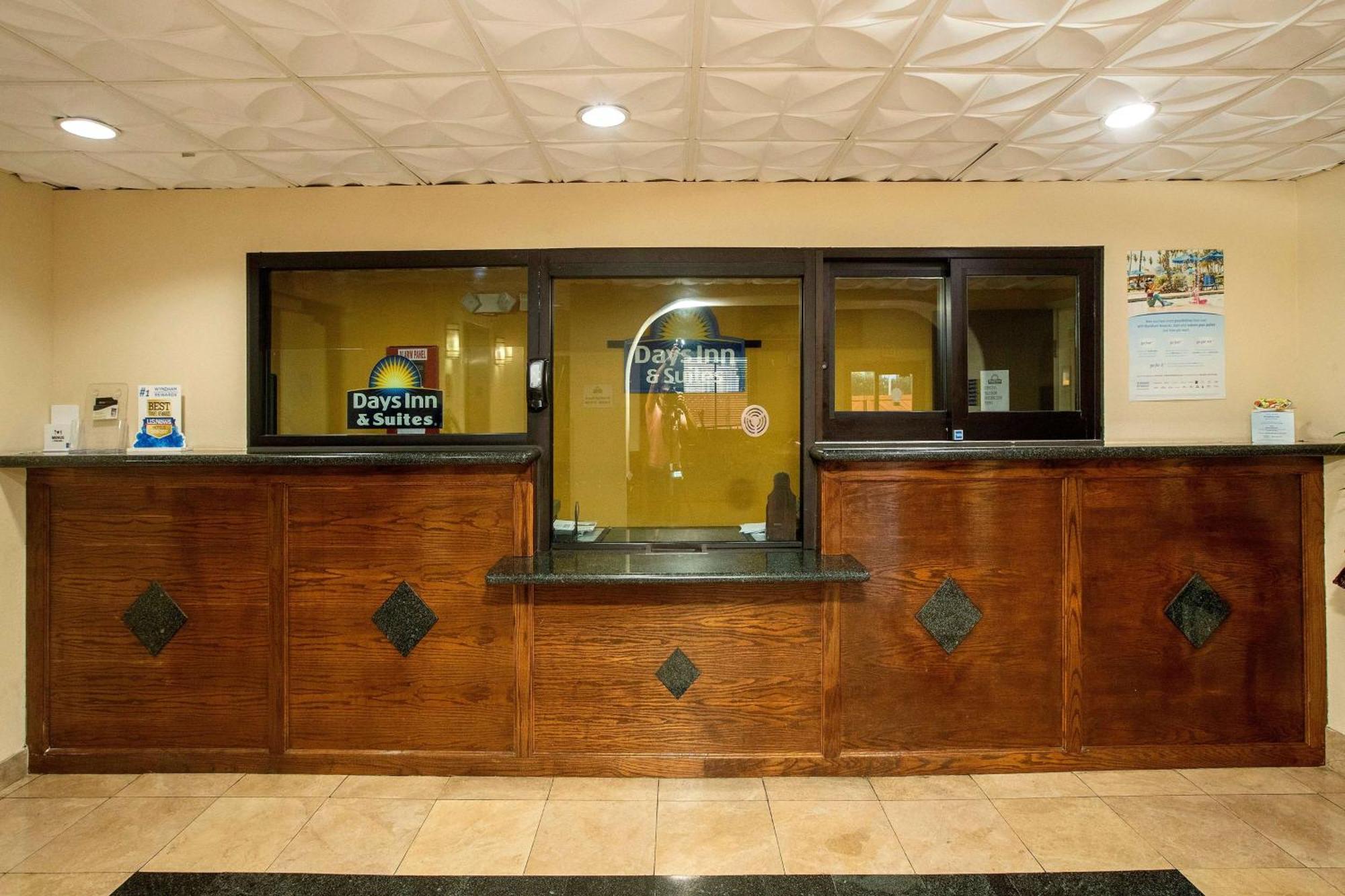Days Inn & Suites By Wyndham Houston North/Aldine Exteriér fotografie